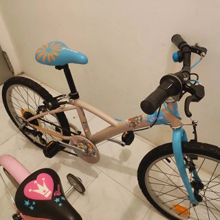 Bicicletas infantiles rosa y beige