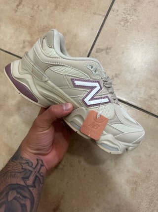 New Balance Mujer Beige/Morado