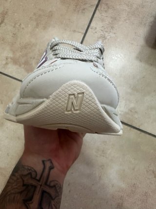New Balance Mujer Beige/Morado
