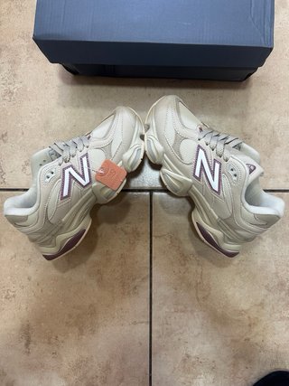New Balance Mujer Beige/Morado