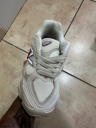 New Balance Mujer Beige/Morado