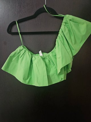 Blusa verde con volantes