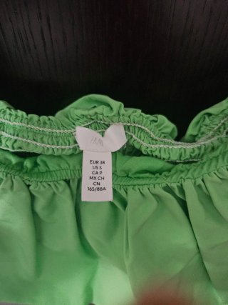 Blusa verde con volantes