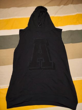 Sudadera sin mangas con letra A