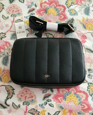 Bolso bandolera negro acolchado