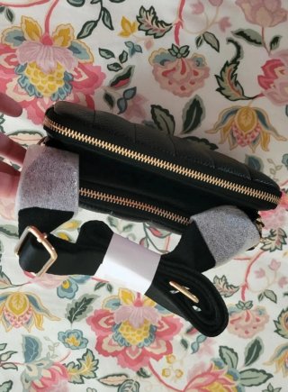 Bolso bandolera negro acolchado