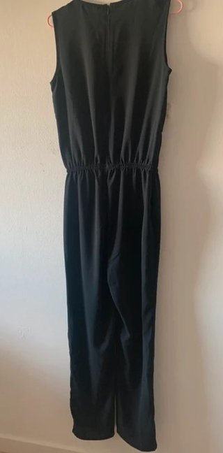 Mono negro elegante con pedrería