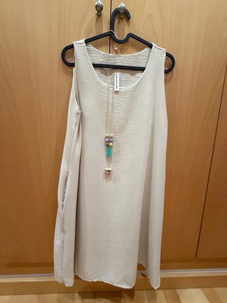 Vestido Talla Única Beige No incluye collar