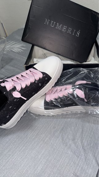 Zapatillas Numeris Negras y Rosas