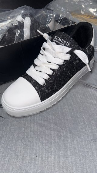 Zapatillas Numeris Negras y Blancas