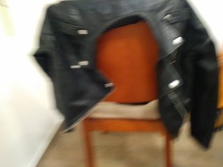 Chaqueta de cuero negra para mujer