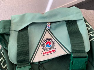Mochila Invicta Vintage 90s POKER verde como nueva