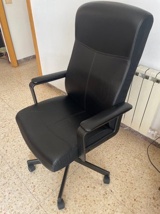 Silla de oficina ergonómica negra