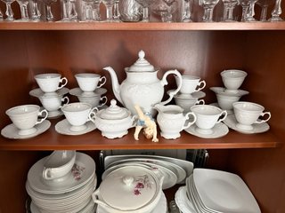 Juego de porcelana de alta calidad y cristaleria.