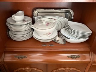 Juego de porcelana de alta calidad y cristaleria.