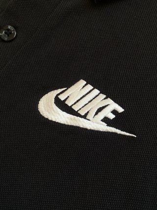 Polo Nike Sportswear Logo Bordado Negro Vintage