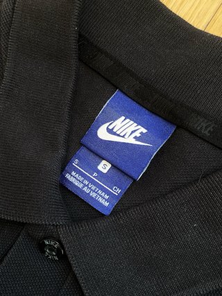 Polo Nike Sportswear Logo Bordado Negro Vintage