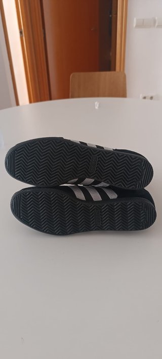 Zapatillas Adidas JR8118 Talla 38.5 Nuevas