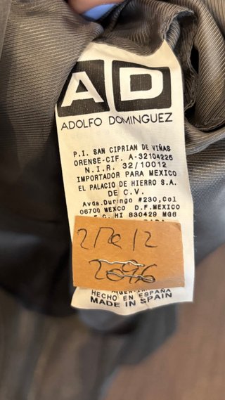 Vestido Adolfo Dominguez con capa