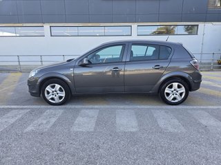 Opel Astra 2012