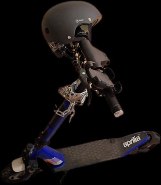 Patinete eléctrico con candado y casco