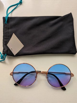 3 Gafas de sol, 2 aviador, negras y doradas y 1 Re