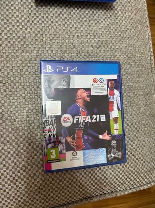 Consola PS4 Pro 1TB + Mando + 4 Juegos