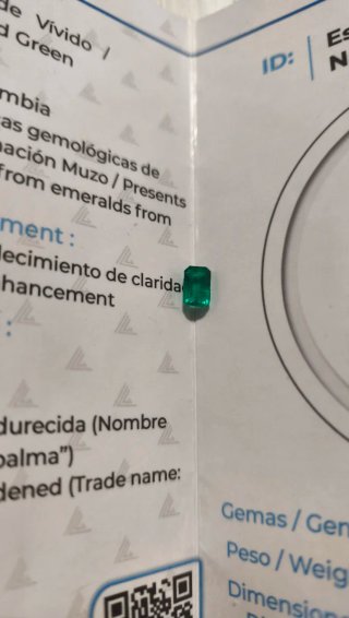 Esmeralda Colombiana de muzo 2.24 quilates F1