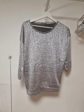Blusa Inside plateada y blanca talla S