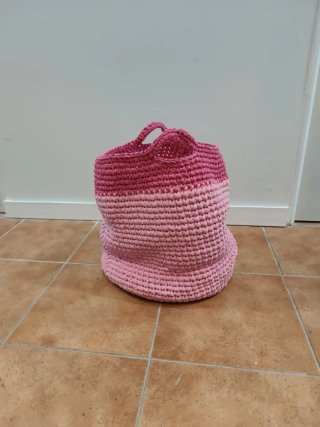 Borsa all'uncinetto rosa per giocattoli