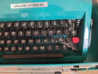 Máquina de escribir Olivetti Studio 45