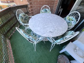 Mesa mármol redonda y 5 sillas forja