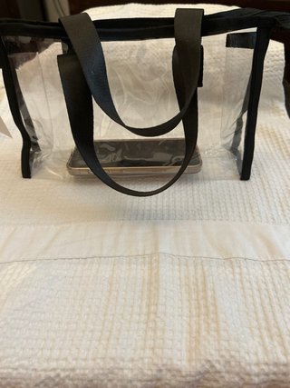 Bolso transparente con asas y cremallera