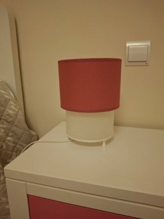 Lámpara de mesilla rossa y blanca