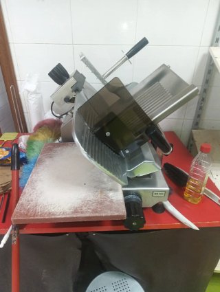Cortadora de fiambre profesional MG 300
