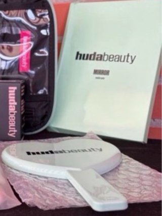 Neceser Huda Beauty verde y negro