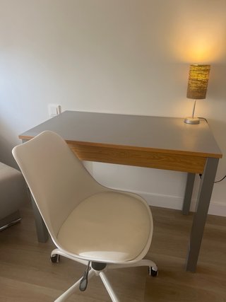 Conjunto Escritorio con silla de diseño