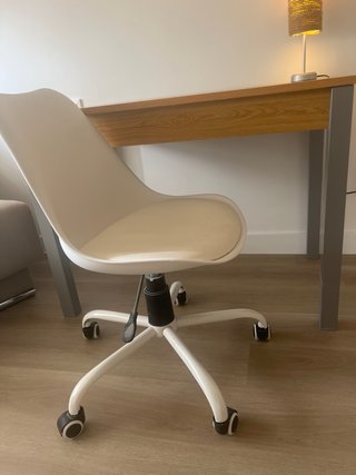 Conjunto Escritorio con silla de diseño