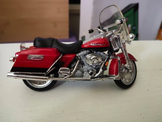 Maisto 1/18 Harley Davidson 1999 FLHL Road King