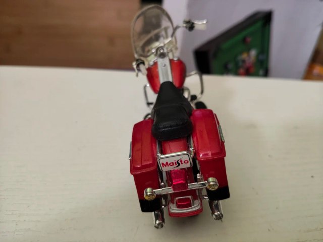 Maisto 1/18 Harley Davidson 1999 FLHL Road King