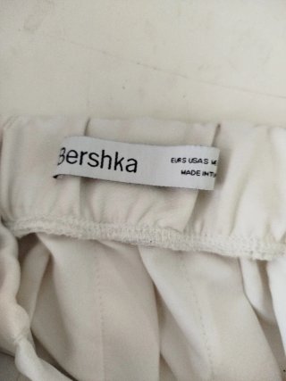 Falda corta Bershka blanca