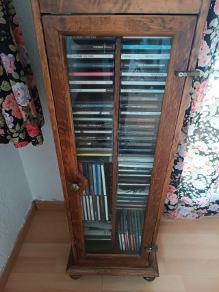 Mueble antiguo para CDs de madera y cristal