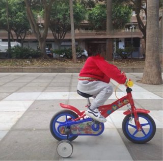 Bicicleta infantil con ruedines. NO HAGO ENVÍOS