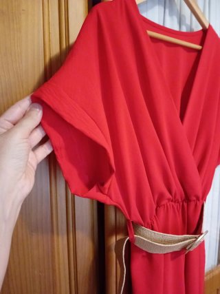 Mono rojo señora con cinturón