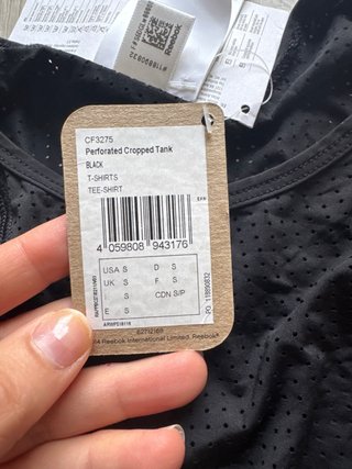 Top deportivo negro sin mangas