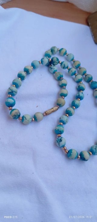 Collar antiguo con cuentas azul y beige
