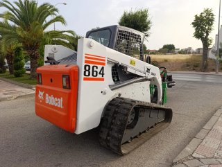 Minicargadora Bobcat 864