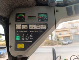Minicargadora Bobcat 864