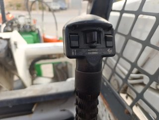 Minicargadora Bobcat 864