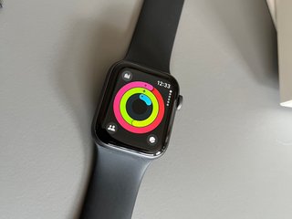 Apple Watch Series 4 GPS 40mm + Caja